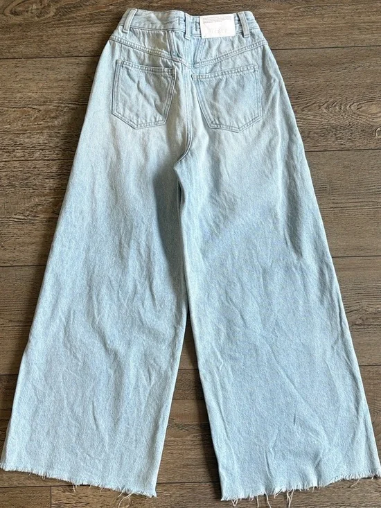 Closed Denim Abigail Light Blue Lightweight Wide-Leg High Waist Ankle Crop Jeans - Picture 4 of 7